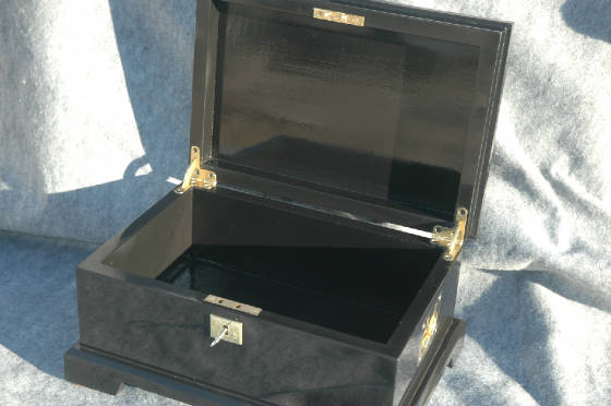 black lacquar keepsake box lock and handles top open